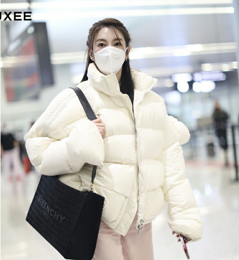 张雨绮同款米白羽绒服,宽松显年轻