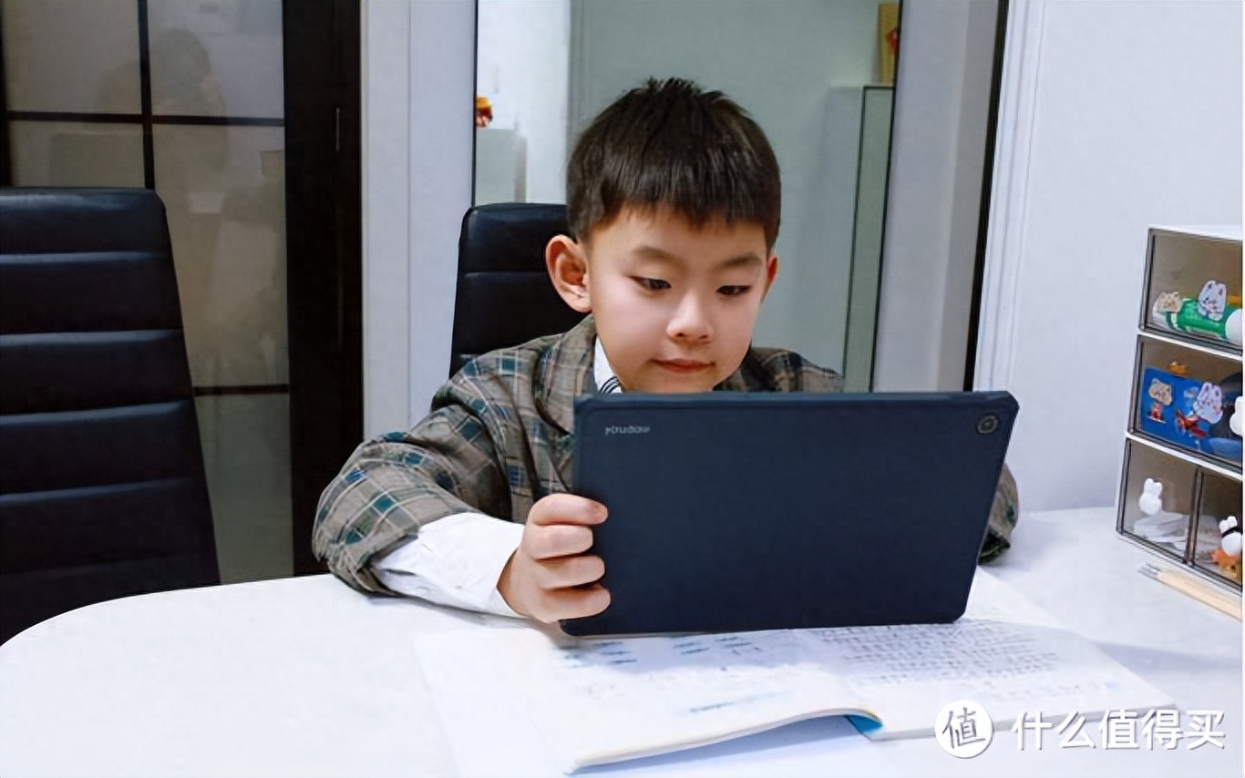 _开学装备图片_开学季必备用品